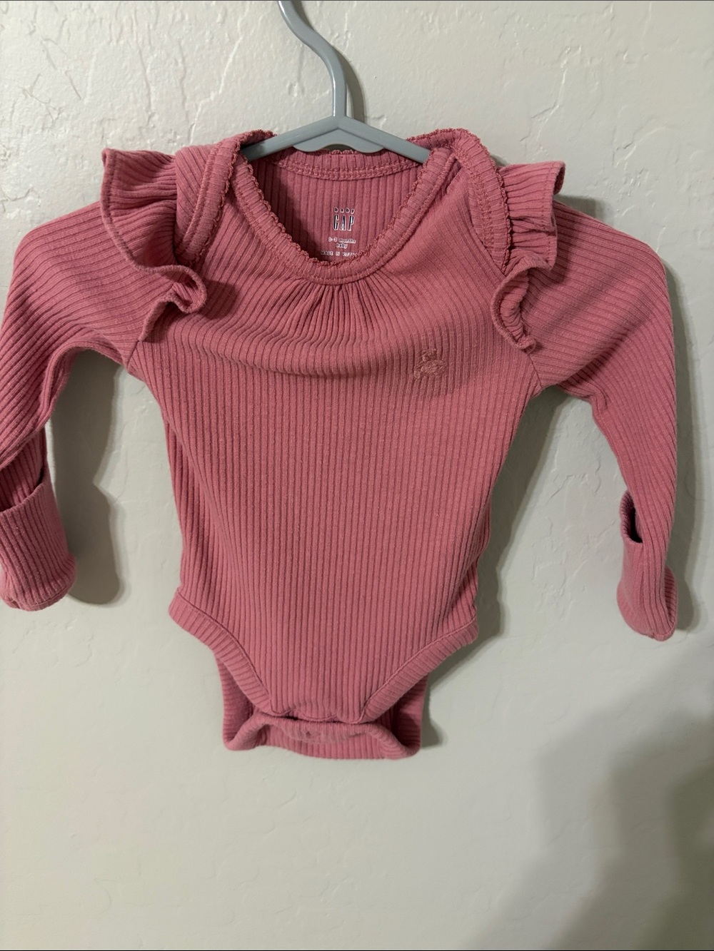 Baby GAP Ribbed Ruffle Shoulder One-Piece - Dusty Rose - Picture 3 of 4
